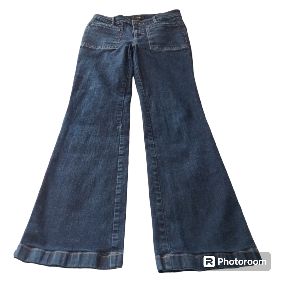 Ann Taylor dark blue jeans, straight leg, slight flare bottom, Ladies sz 6